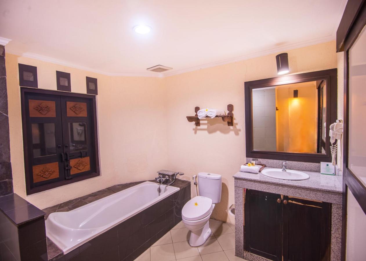 Nugraha Seaview & 3* Lovina (Bali)