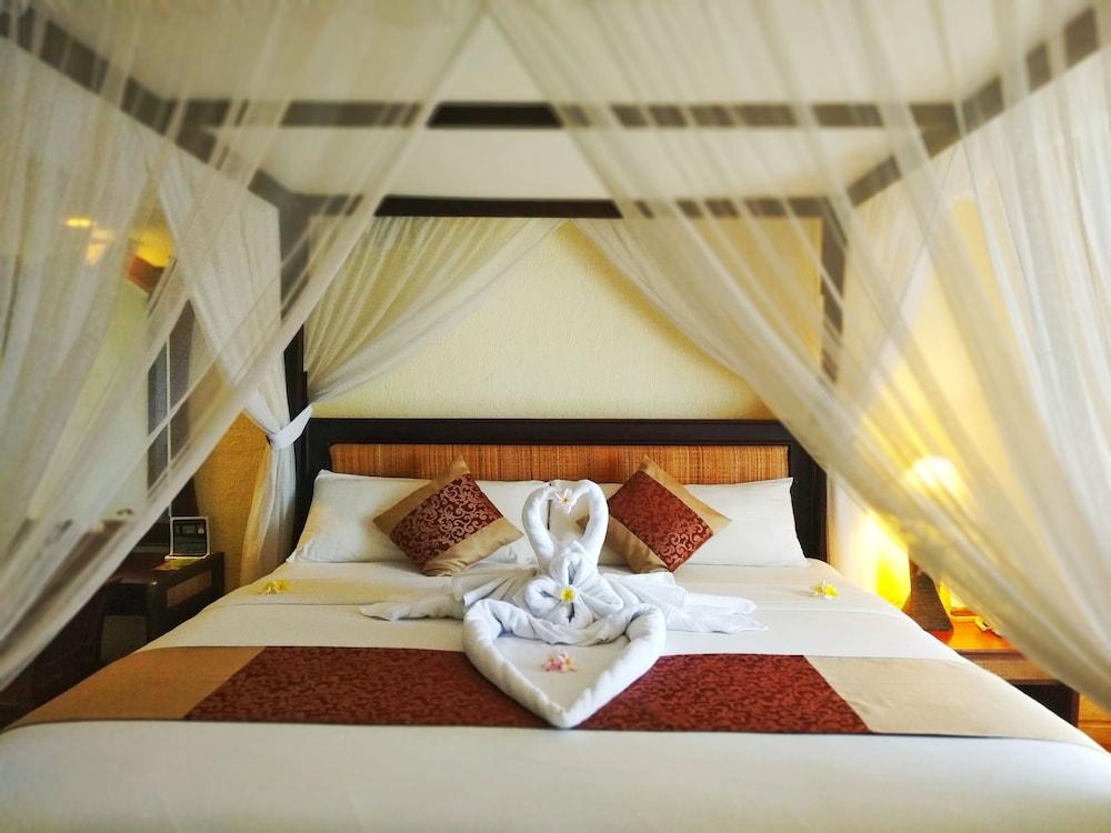Nugraha Seaview & Lovina (Bali)