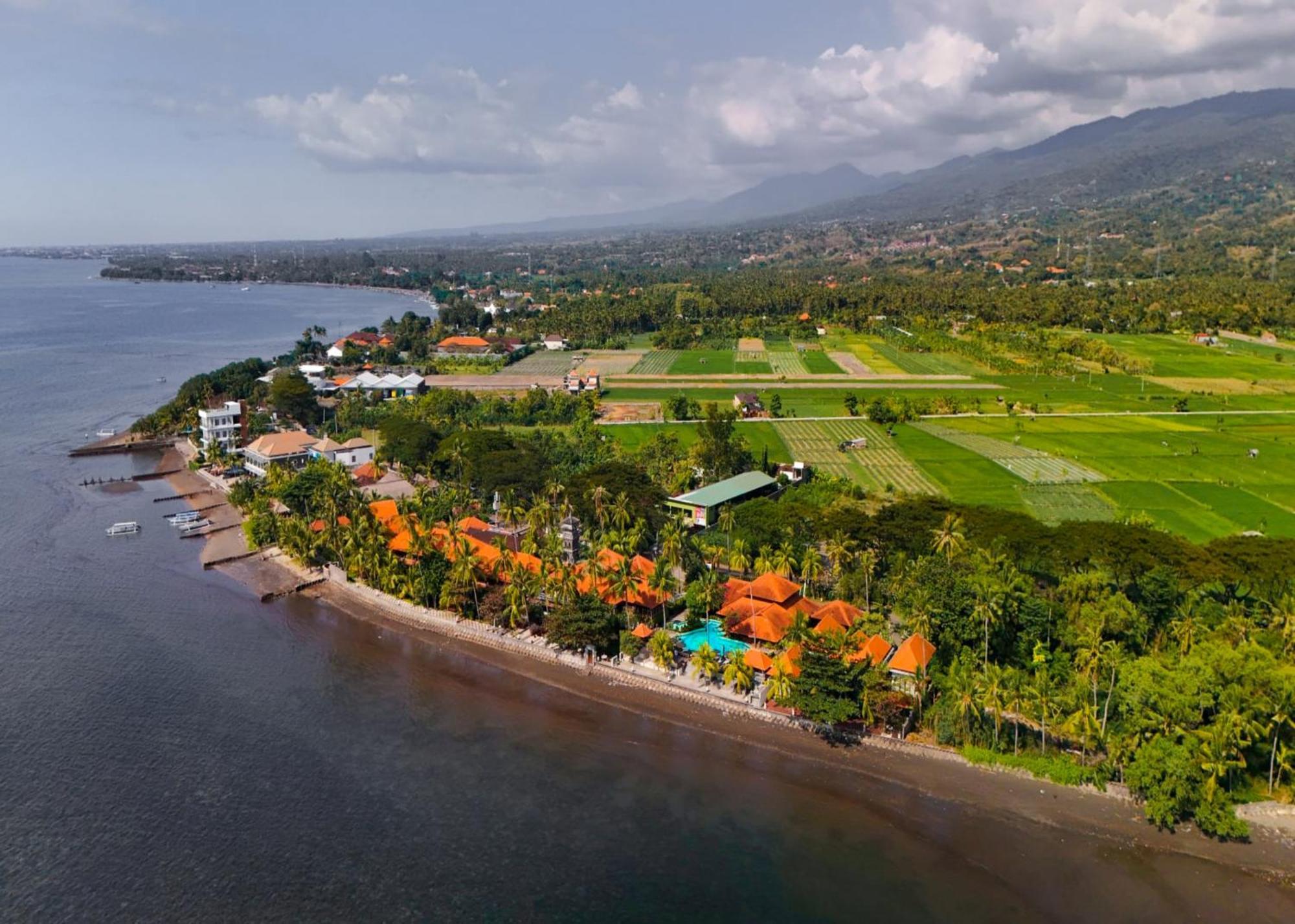 Nugraha Seaview & 3* Lovina (Bali)